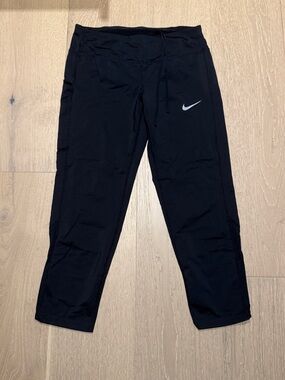 Nike Black Dri-Fit Cropped Leggings with Side and back pockets
